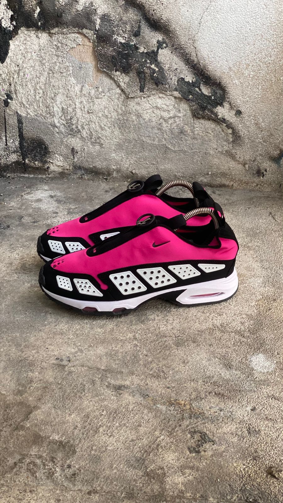 NIKE SUNDER FUCSIA NEGRO