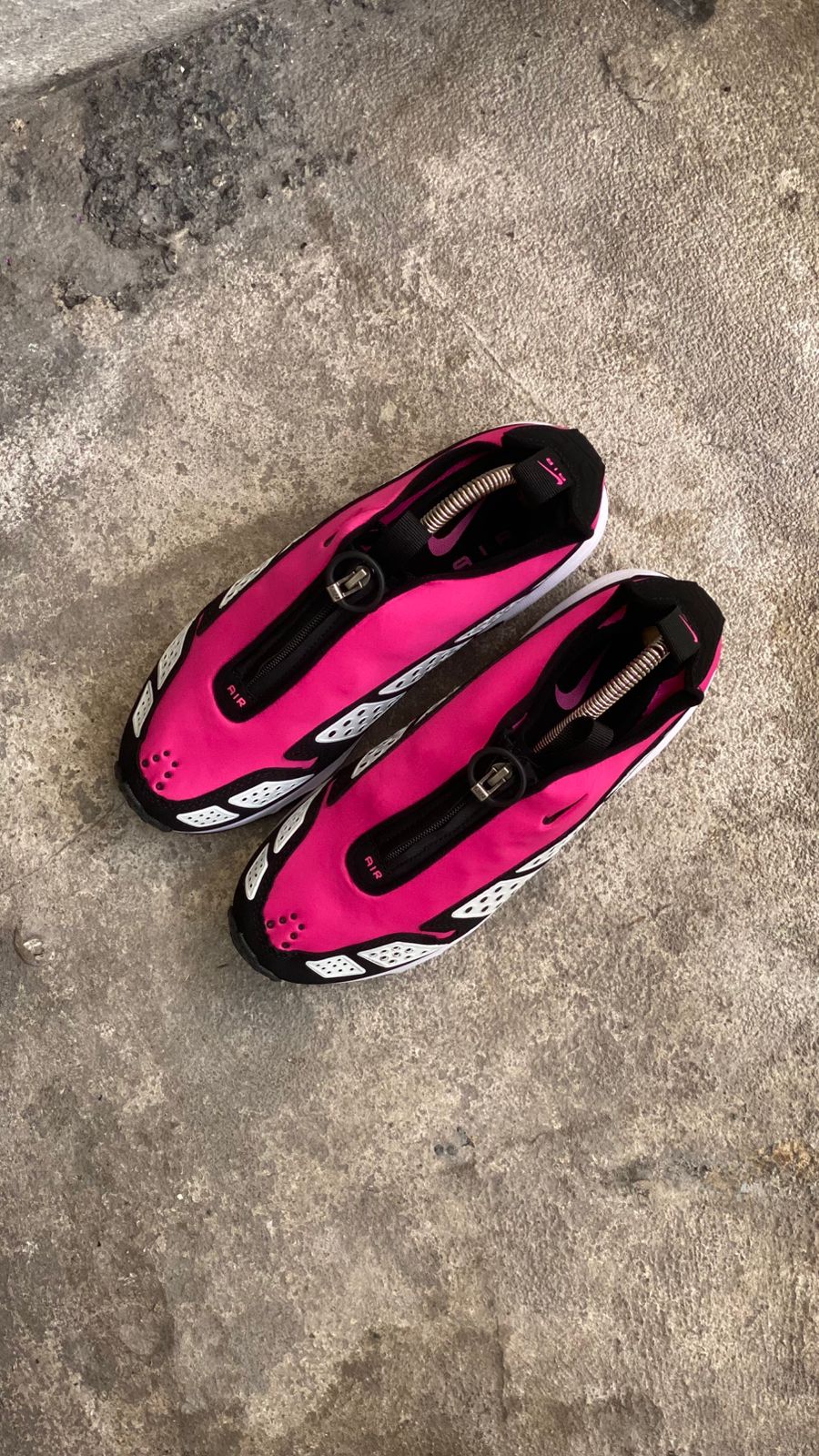 NIKE SUNDER FUCSIA NEGRO
