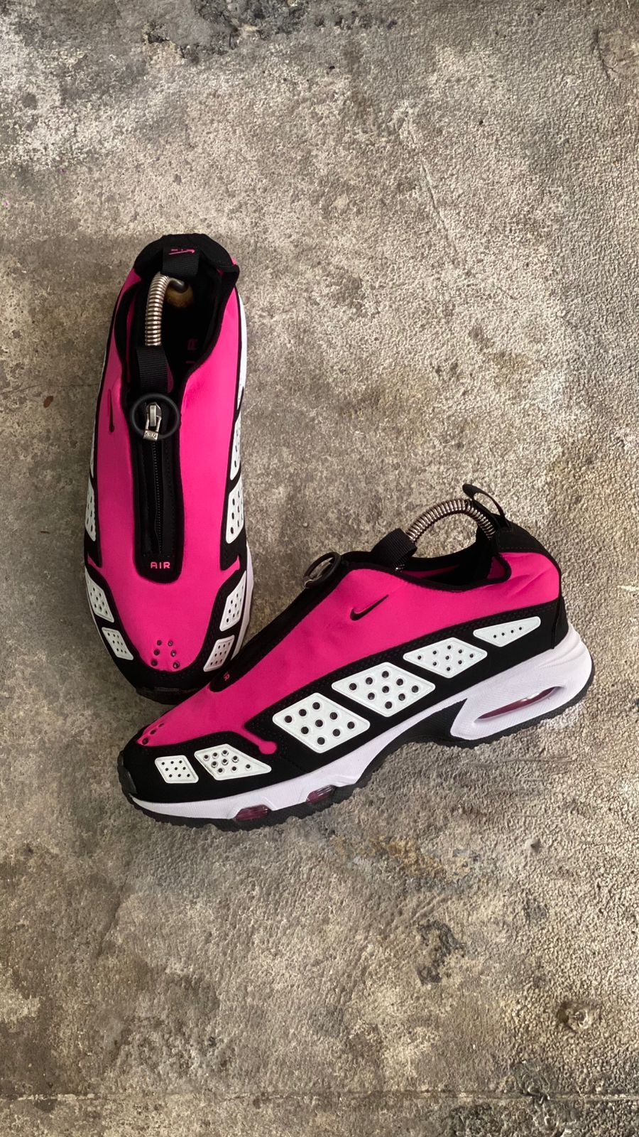 NIKE SUNDER FUCSIA NEGRO