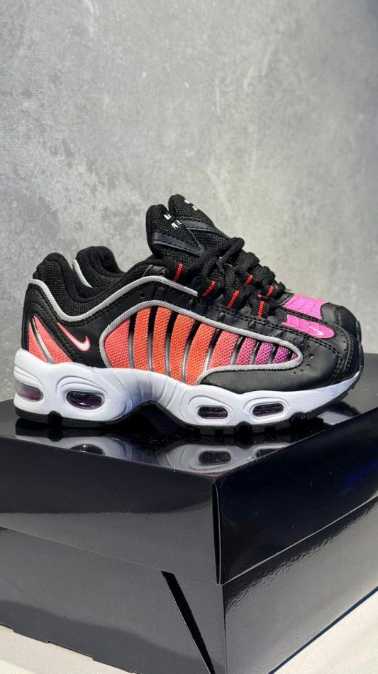 NIKE  TAIWILIND NEGRO COLOR NIÑOS