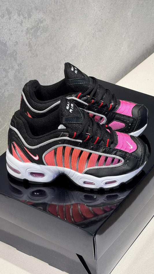 NIKE  TAIWILIND NEGRO COLOR NIÑOS