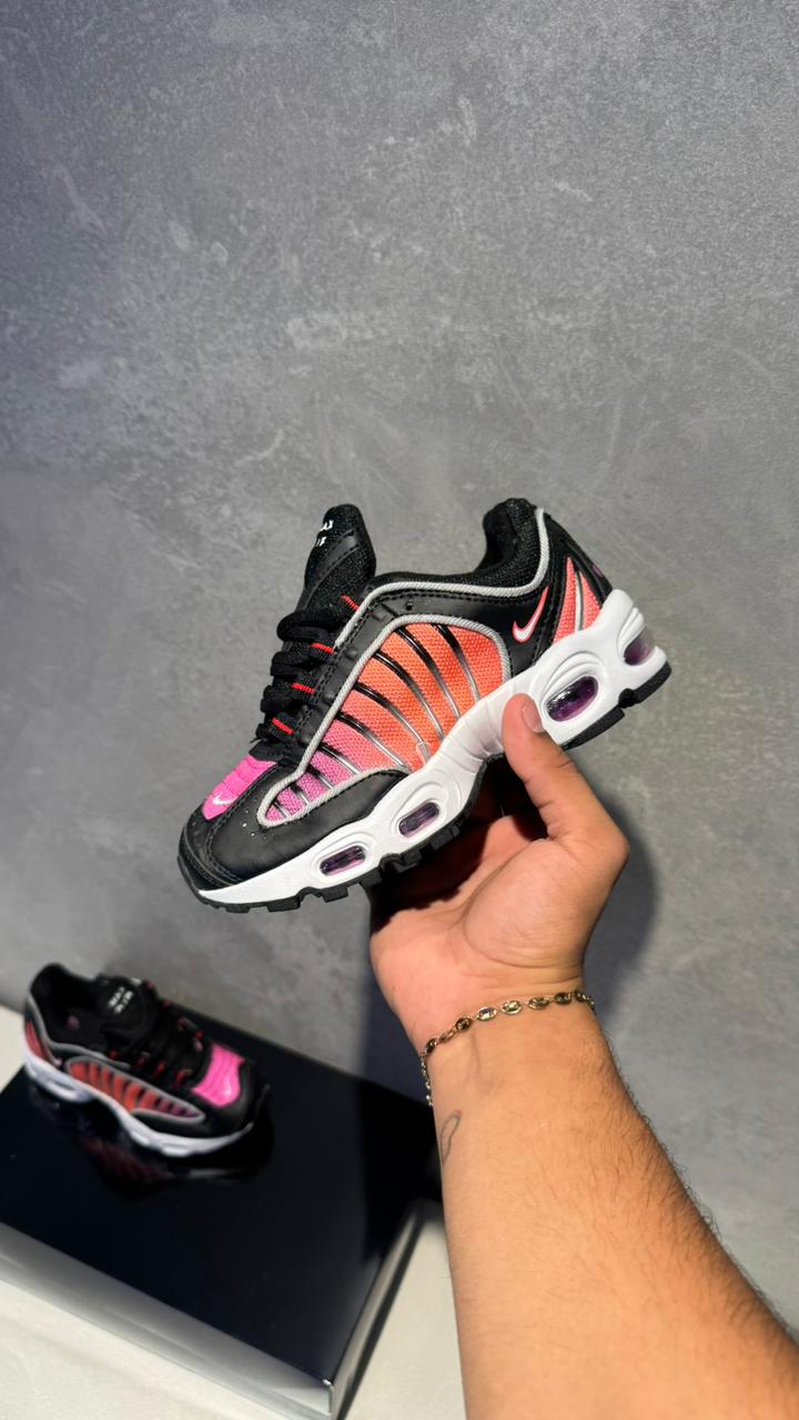NIKE  TAIWILIND NEGRO COLOR NIÑOS