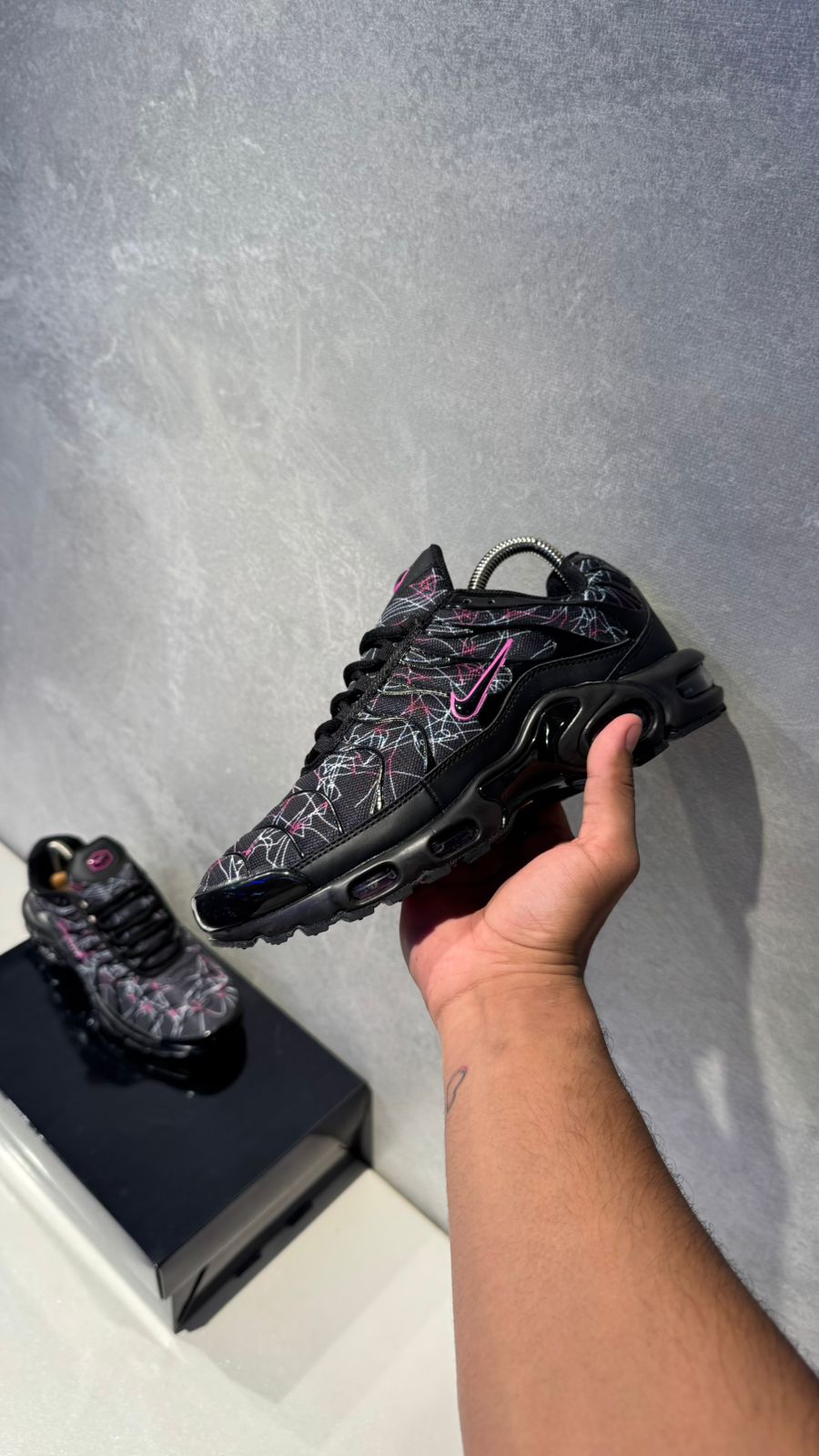 NIKE TN ELECTRICO NEGRO FUCSIA PROMO