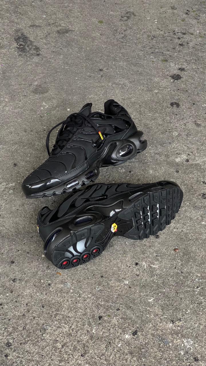 NIKE TN NEGRO