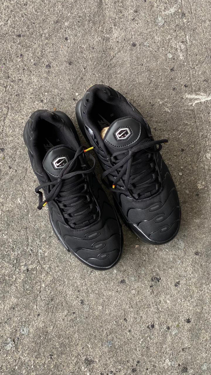 NIKE TN NEGRO