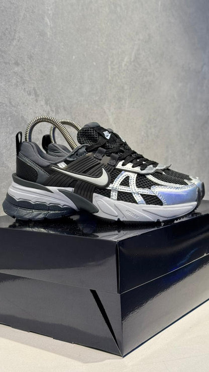 NIKE V2K NEGRO PLATA