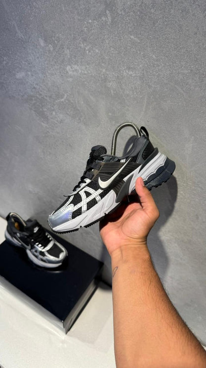 NIKE V2K NEGRO PLATA