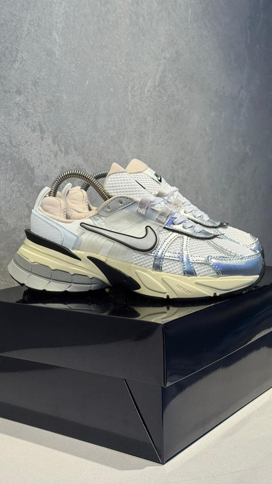 NIKE V2K PLATA
