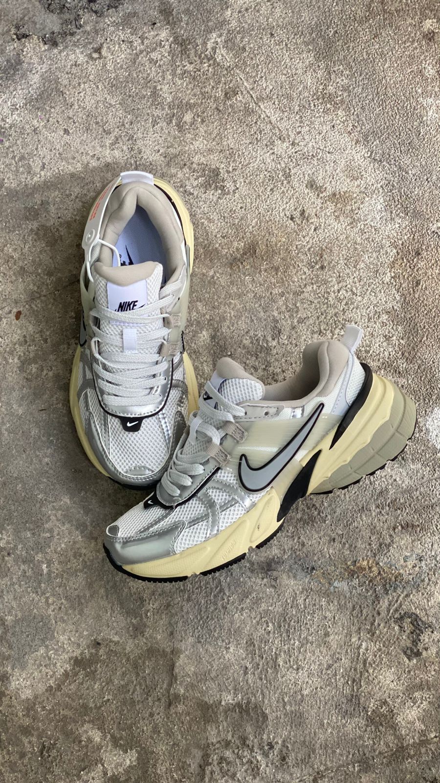 NIKE V2K PLATA