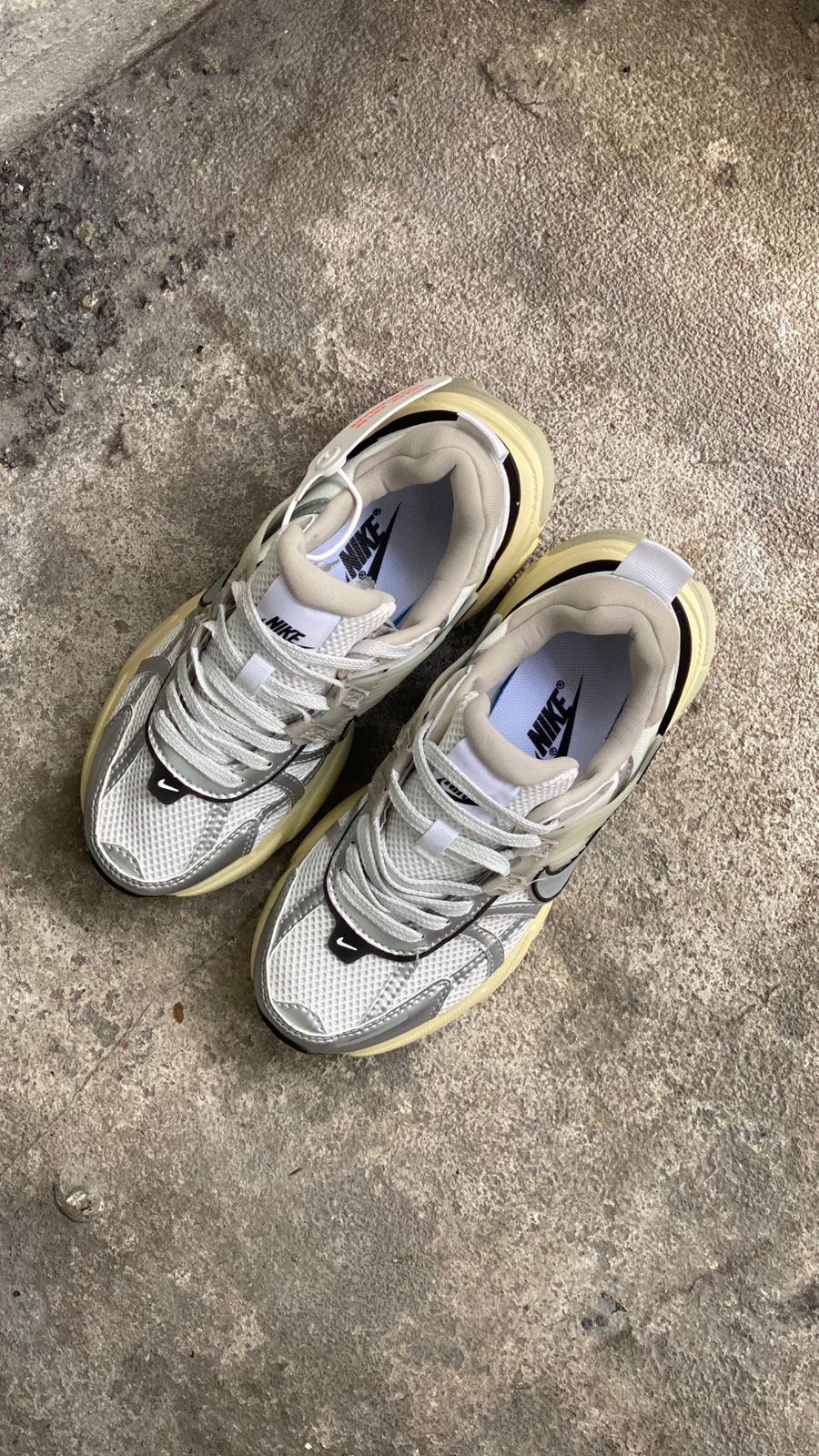 NIKE V2K PLATA