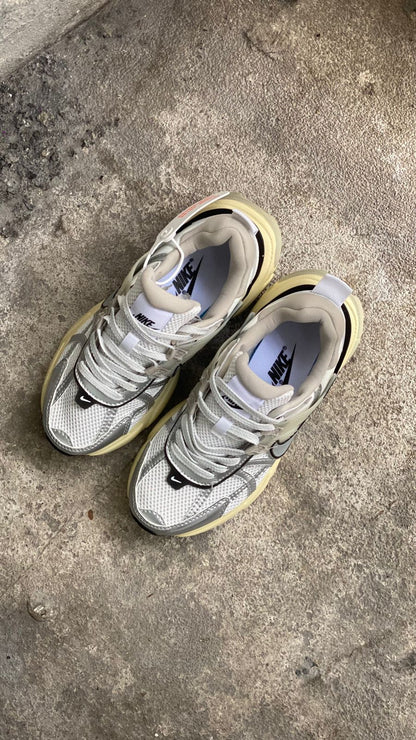 NIKE V2K PLATA