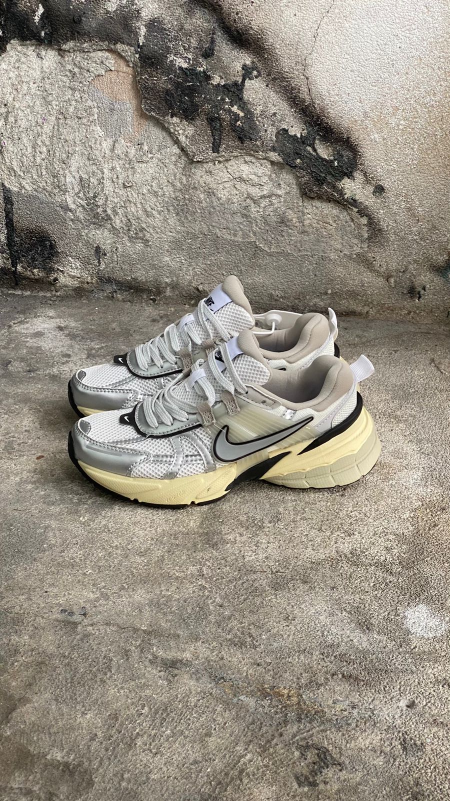 NIKE V2K PLATA