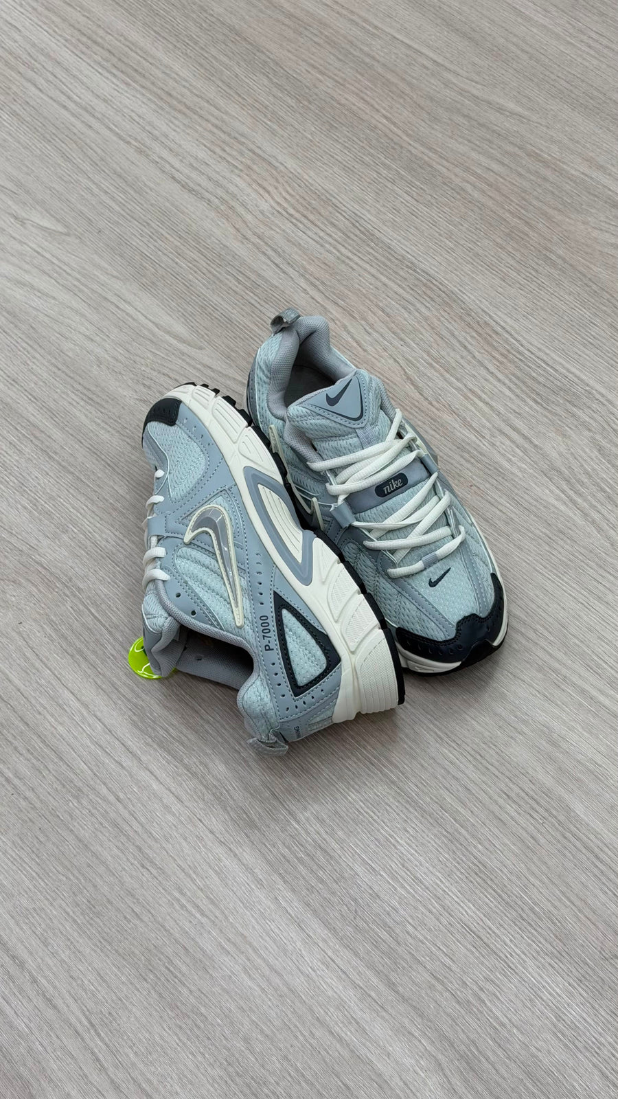 NIKE V3K CHULO CREMA BEIGE