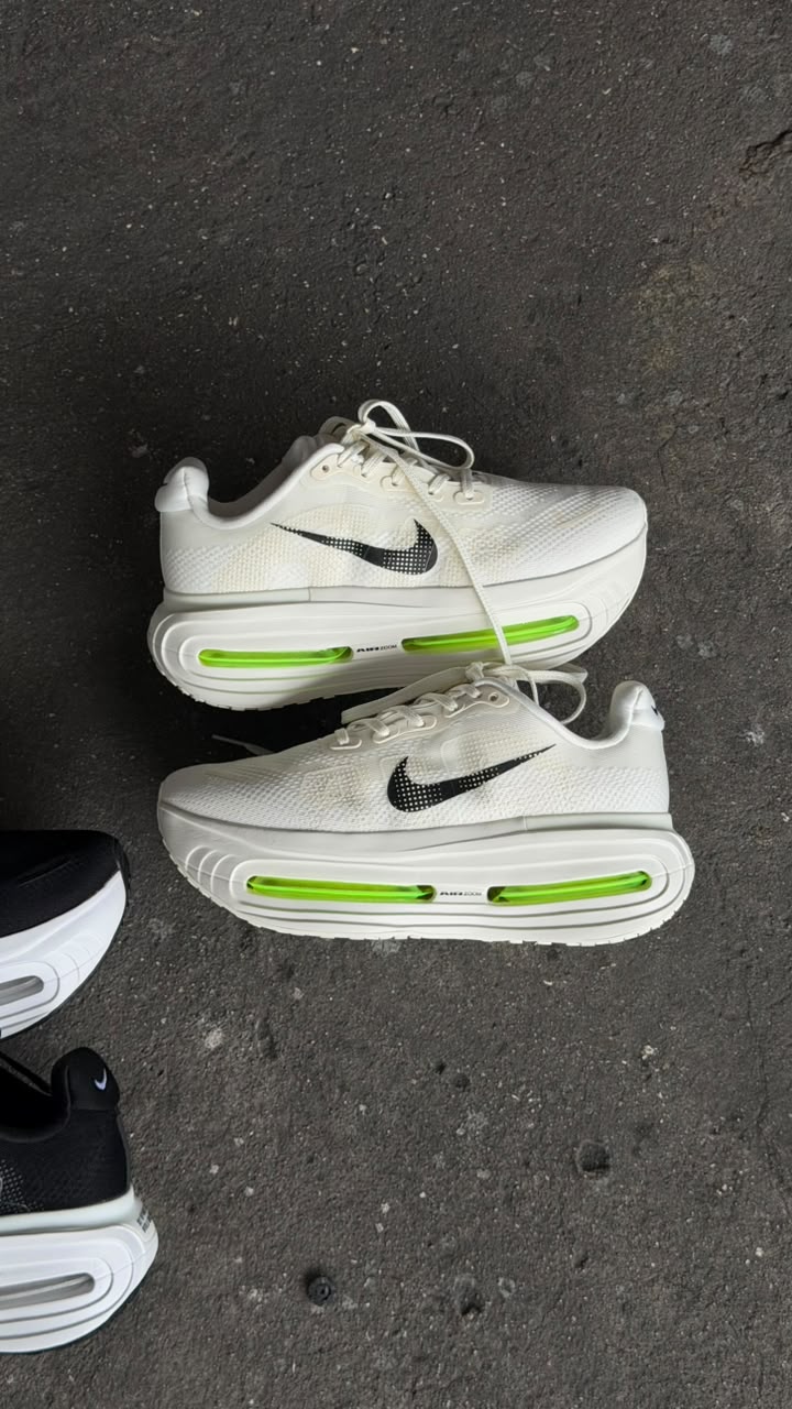NIKE VOMERO PREMIUM BLANCO VERDE