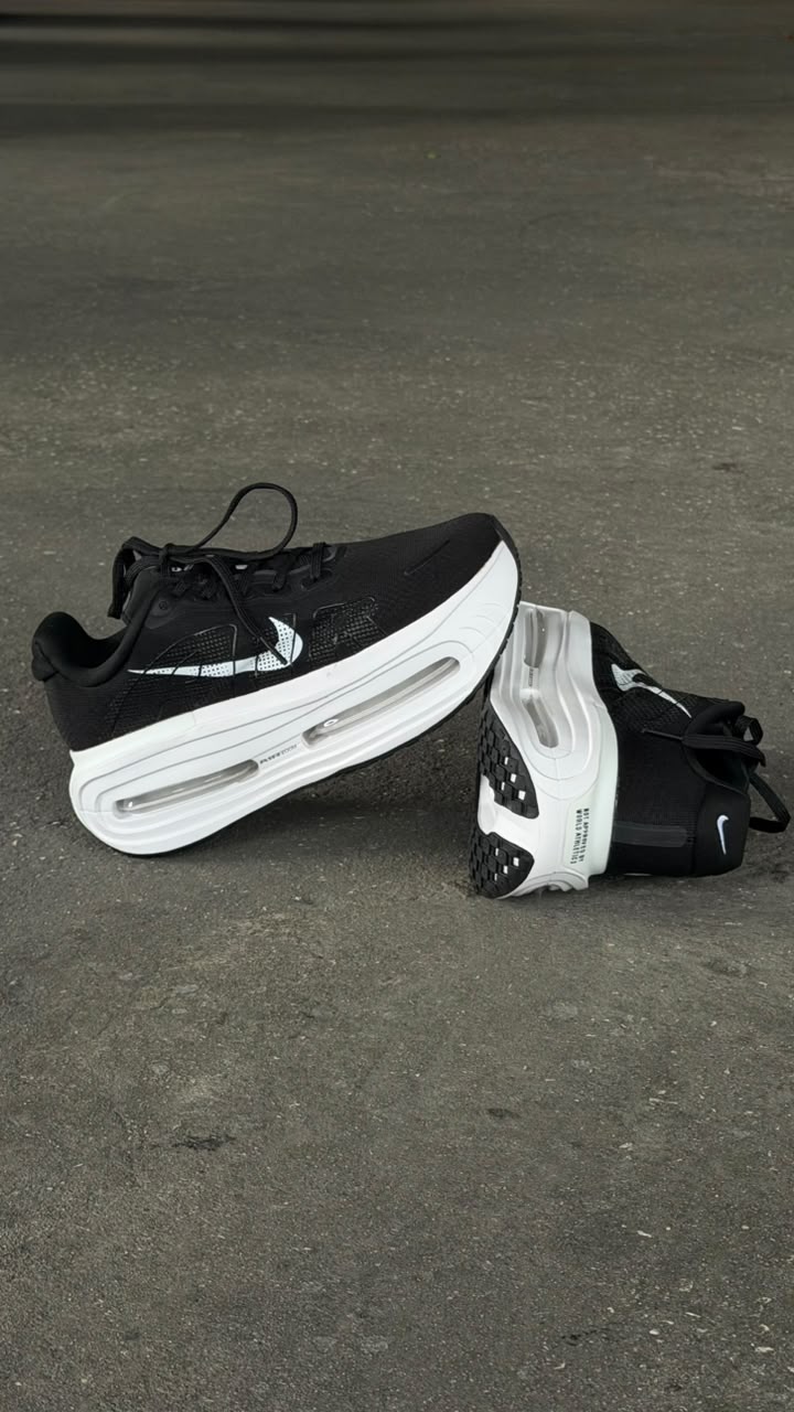 NIKE VOMERO PREMIUM NEGRO BLANCO