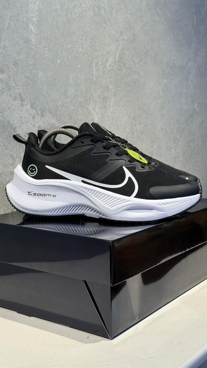 NIKE ZOOM CARITA NEGRO