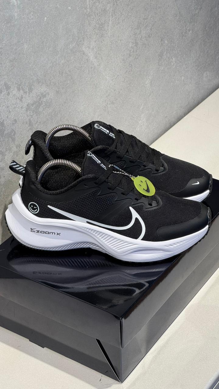 NIKE ZOOM CARITA NEGRO