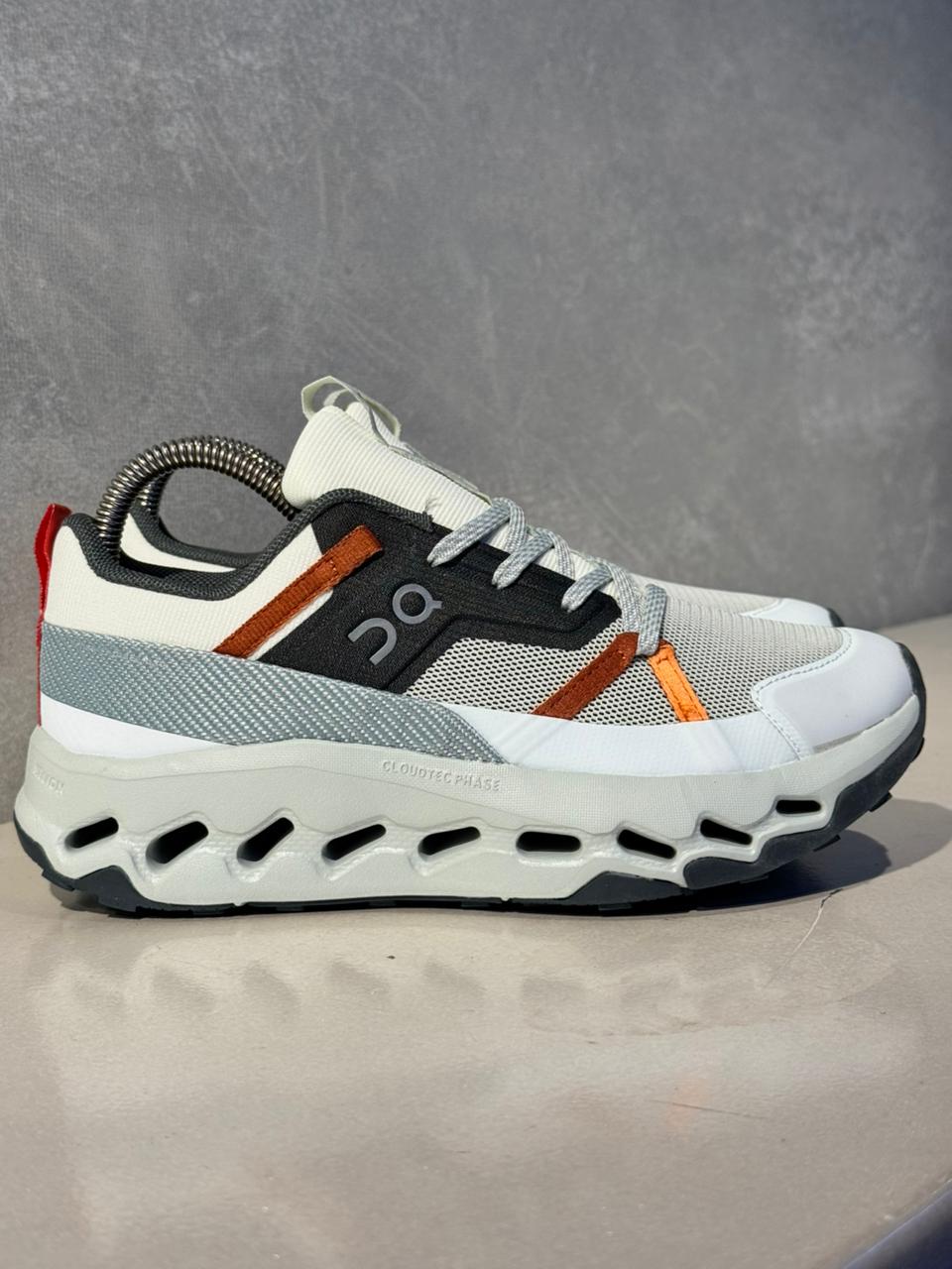 ON CLOUD BLANCO GRIS NARANJA