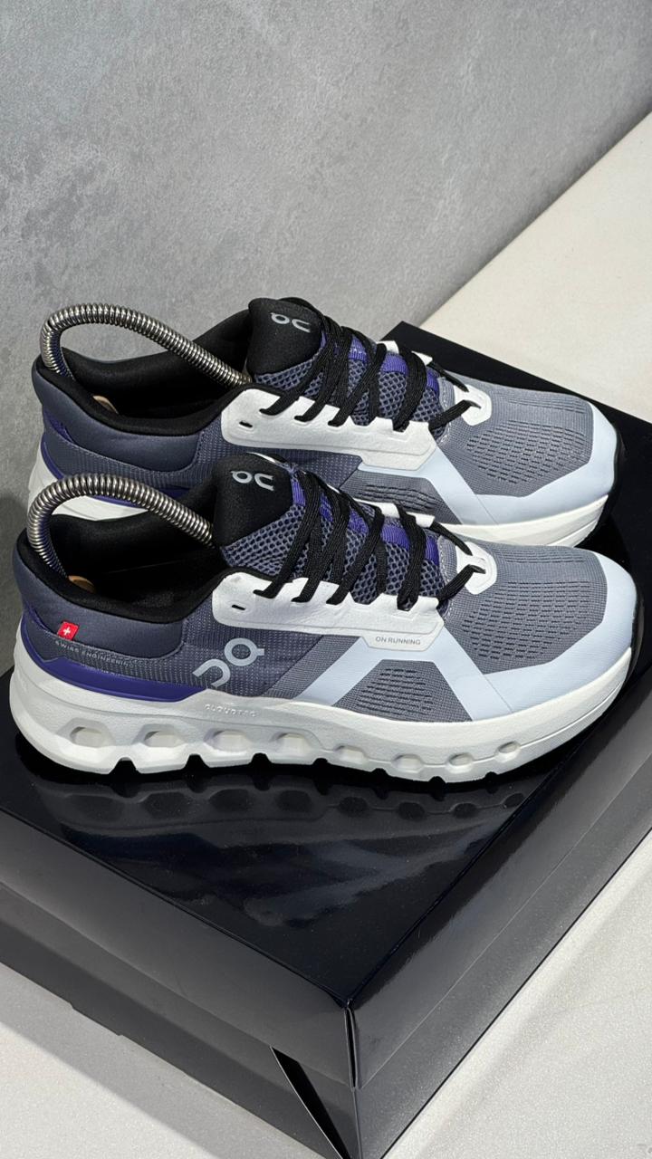 ON Cloud blanco morado