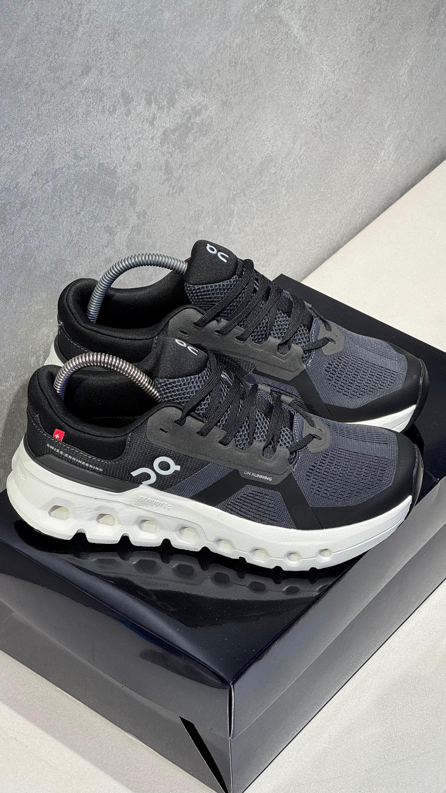 ON CLOUD CLASICO NEGRO BLANCO