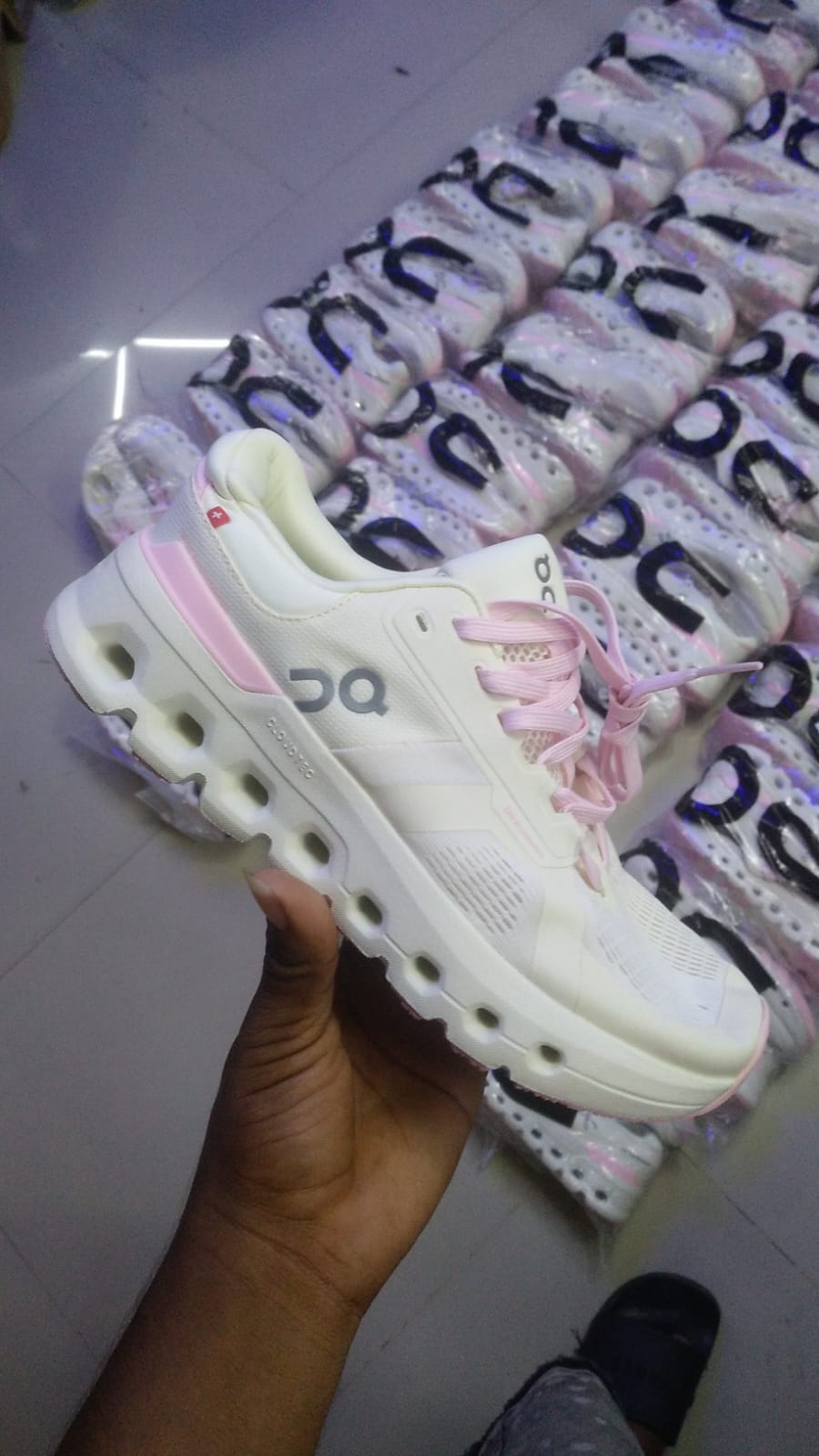 ON CLOUD CLASICO BEIGE ROSA