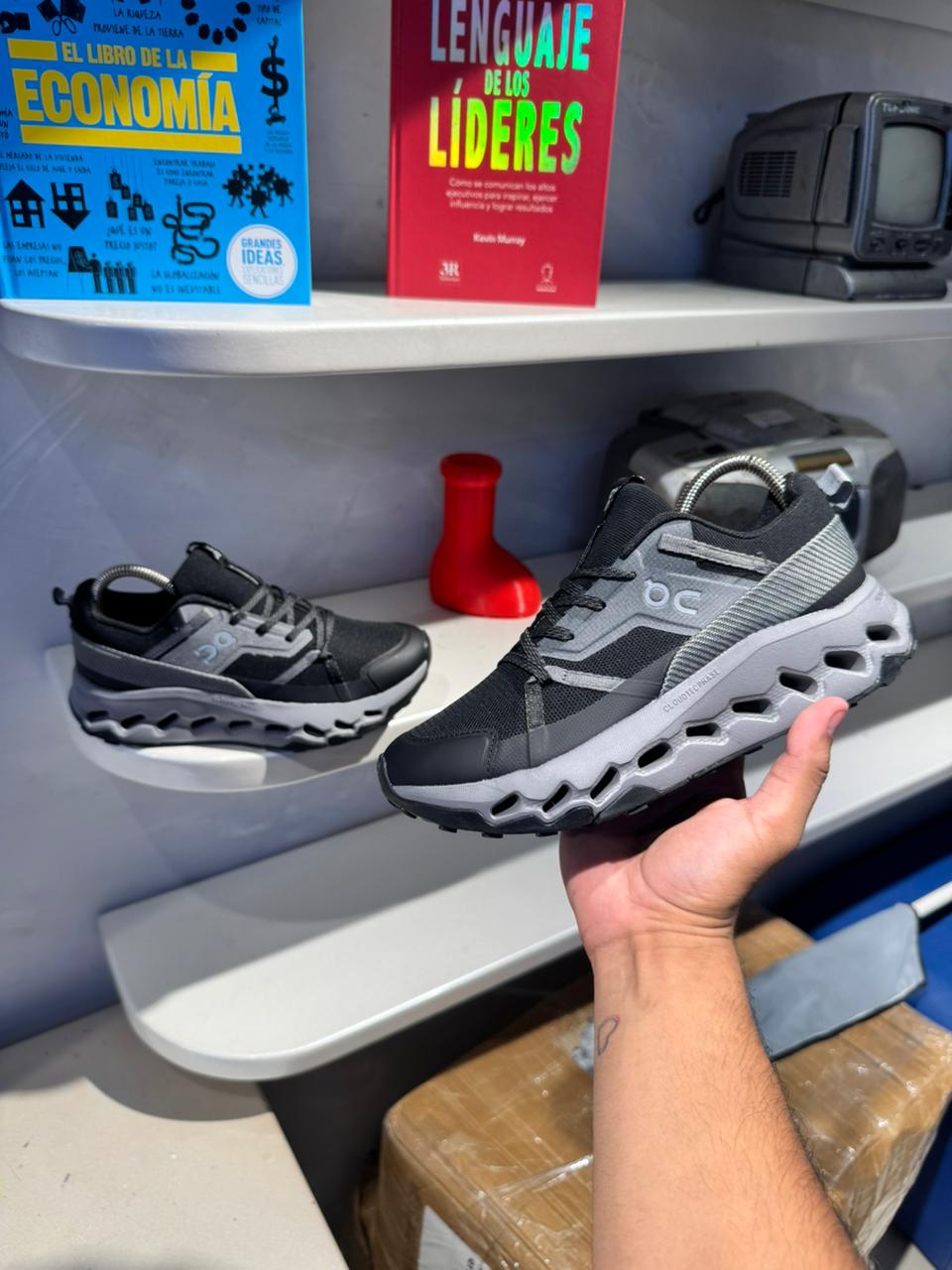 ON CLOUD Z NEGRO GRIS
