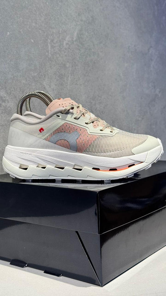 ON RUNNING BEIGE NARANJA