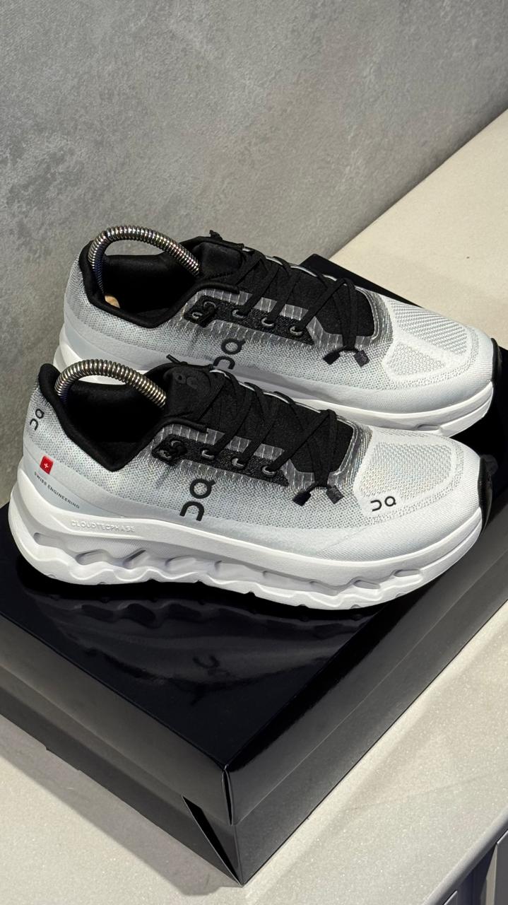 ON RUNNING BLANCO GRIS NEGRO