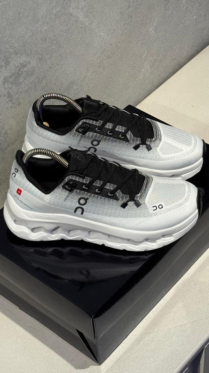 ON RUNNING BLANCO GRIS NEGRO