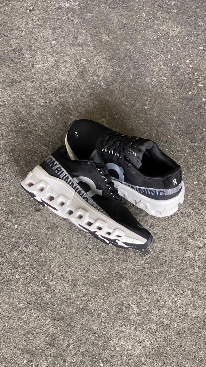 ON RUNNING NEGRO BLANCO