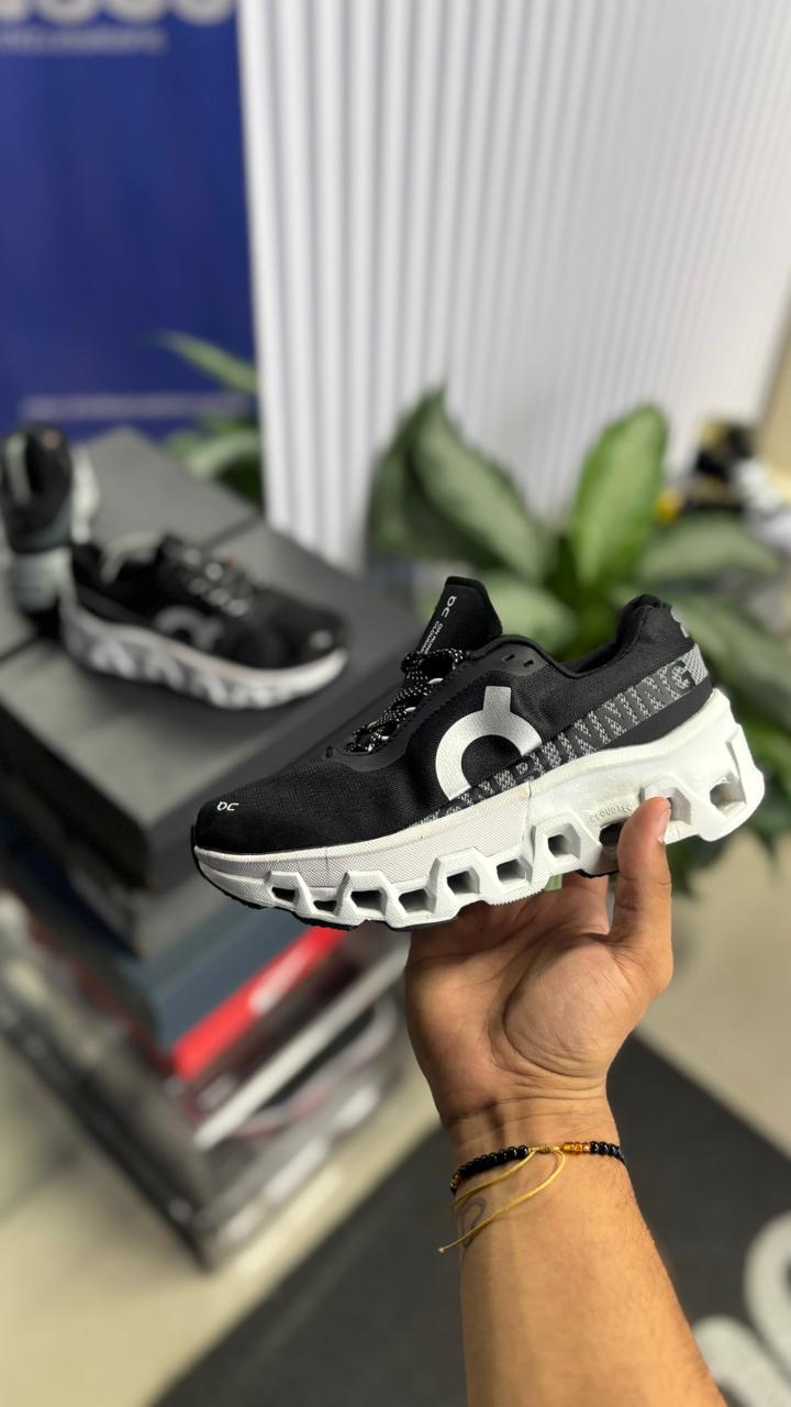 ON RUNNING NEGRO BLANCO