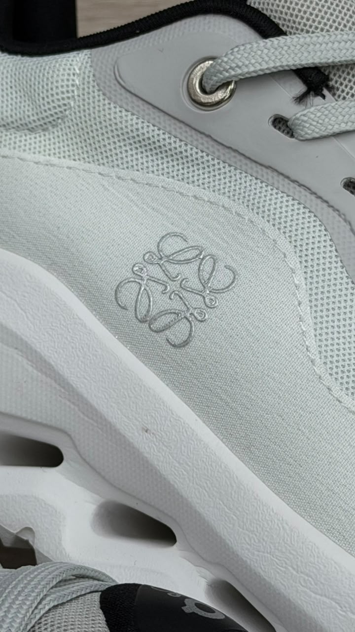 ON CLOUD GRAFITY BLANCO GRIS