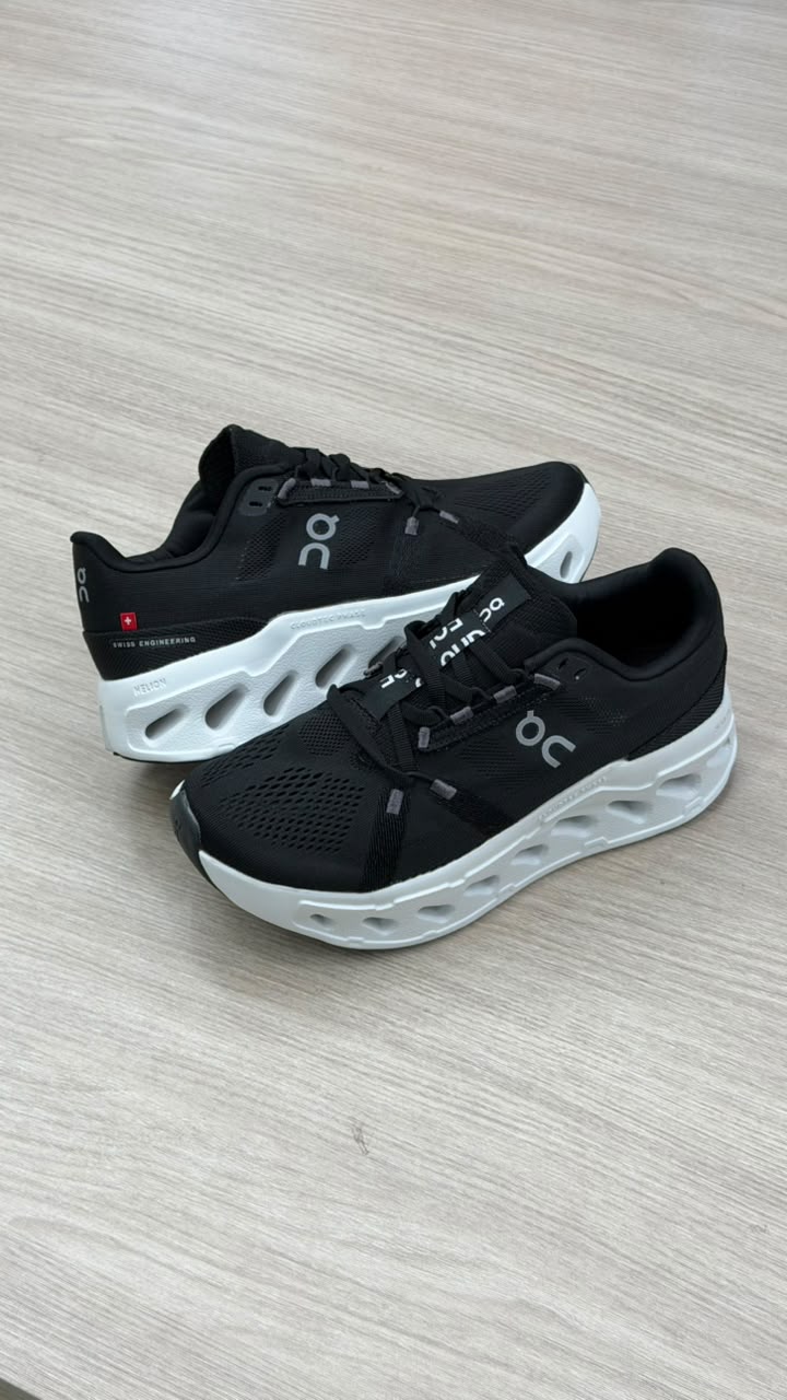 ON CLOUD SURFEL 7 NEGRO BLANCO