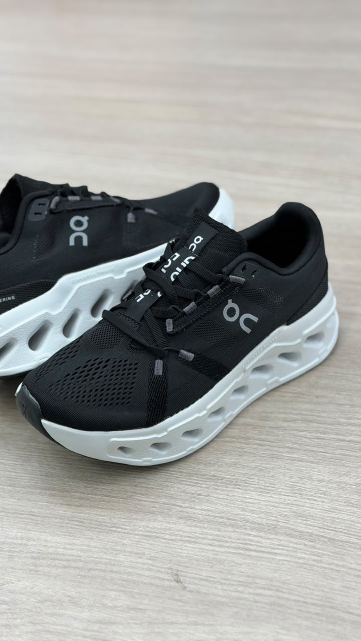 ON CLOUD SURFEL 7 NEGRO BLANCO