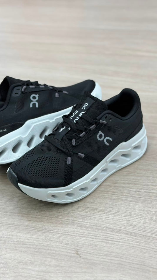 ON CLOUD SURFEL 7 NEGRO BLANCO