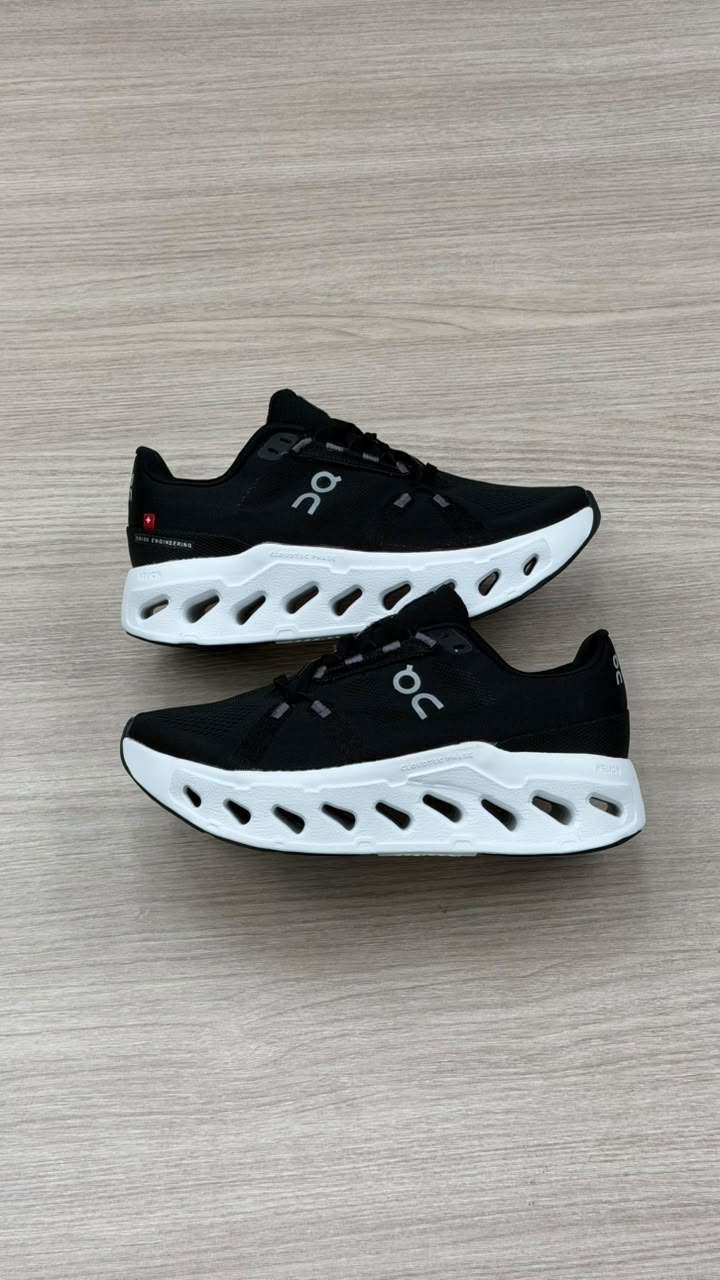 ON CLOUD SURFEL 7 NEGRO BLANCO