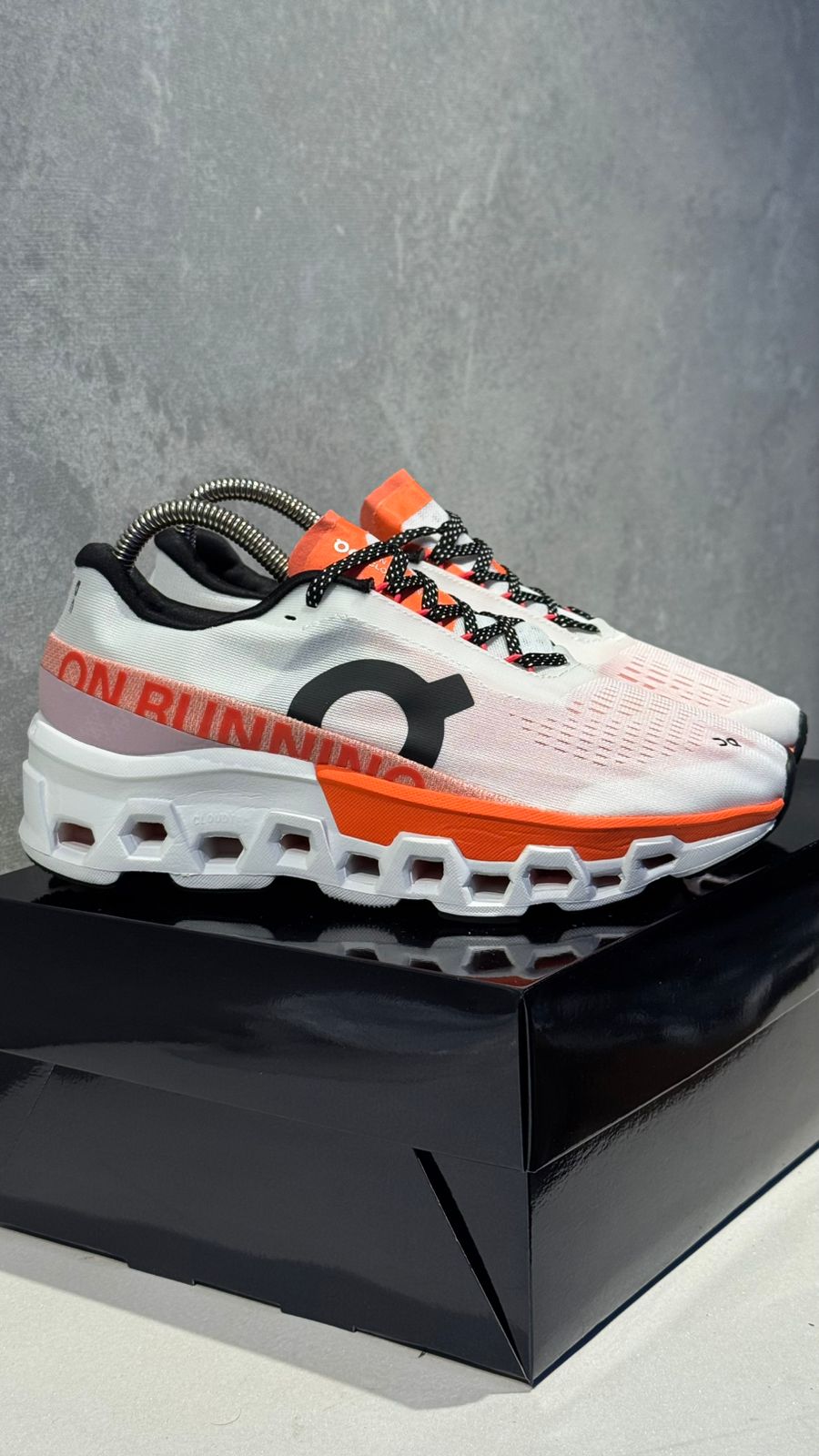 ON RUNNING BLANCO NARANJA