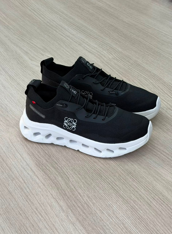 ON RUNNING LOEWE X CLOUDTILT NEGRO BLANCO