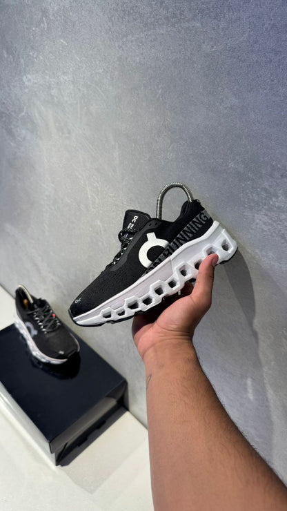 ON RUNNING NEGRO BLANCO PROMO