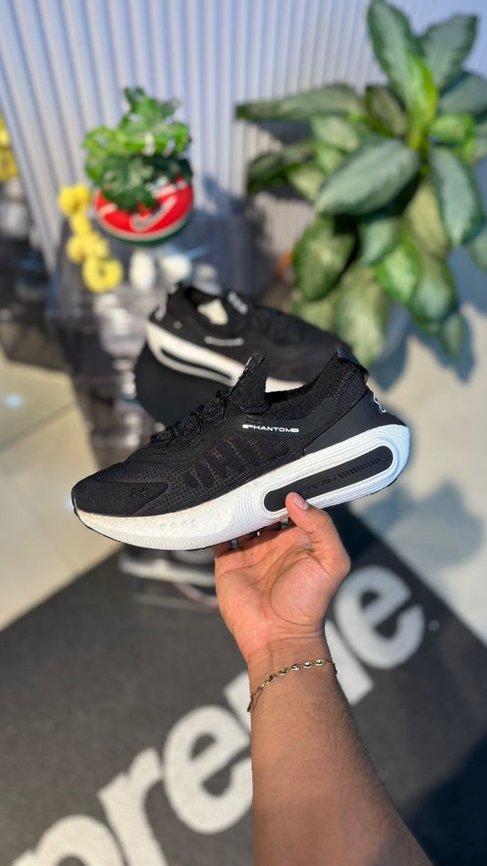 UNDER ARMOUR PHANTOM NEGRO BLANCO