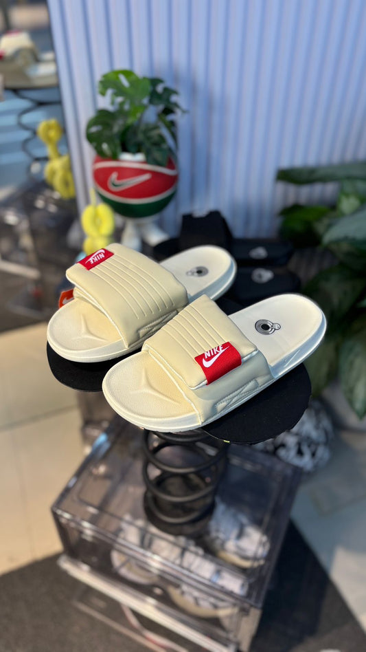 NIKE CHANCLA PANTUFLA BEIGE