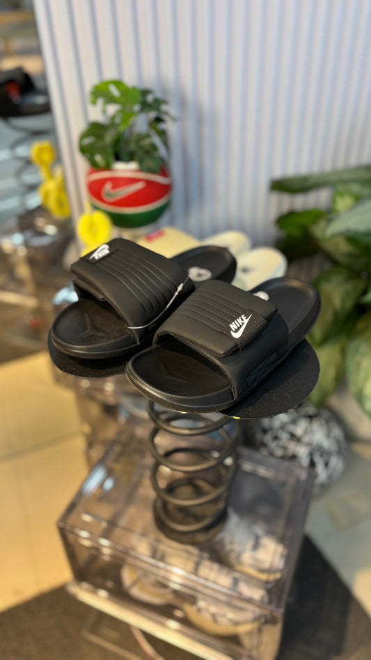 NIKE PANTUFLA NEGRA