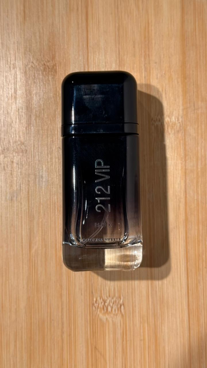 PERFUME CAROLINA HERRERA 212 VIP BLACK