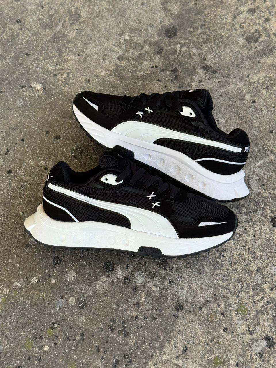 PUMA NEYMAR TELA NEGRO BLANCO