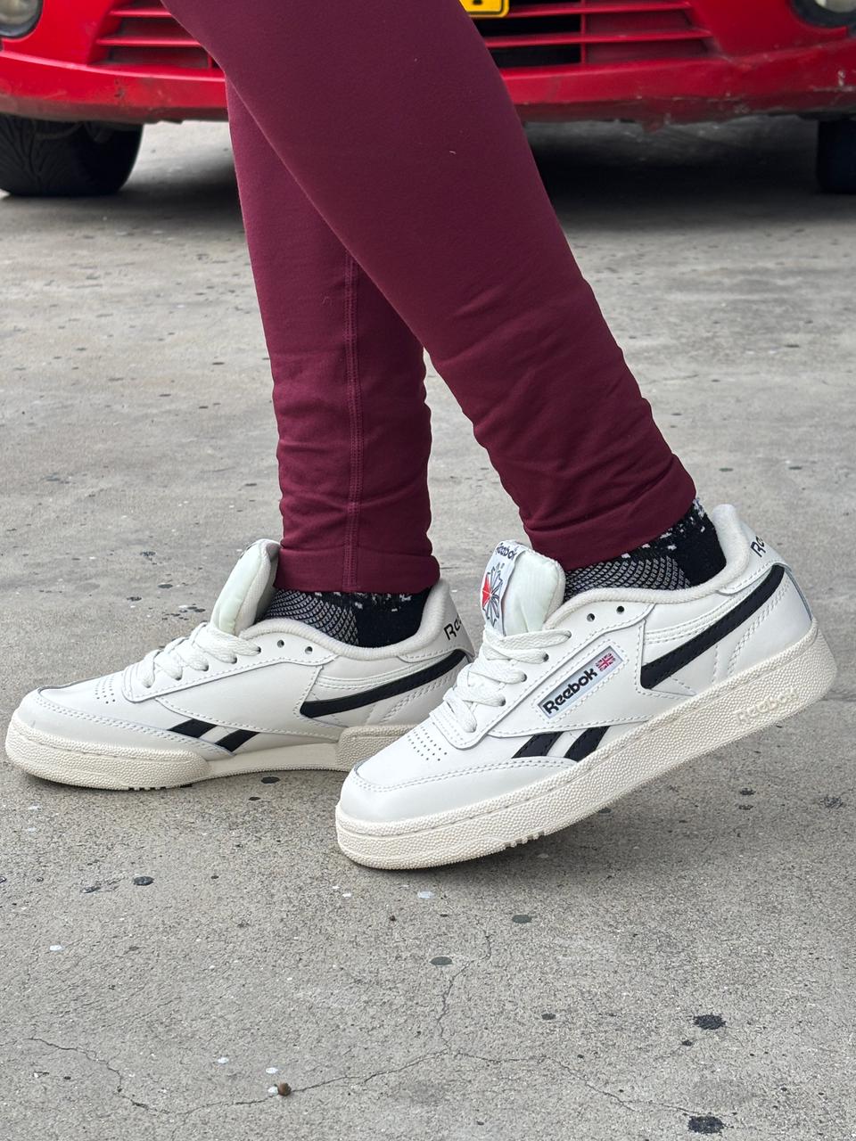 REEBOK TABLA BEIGE NEGRO