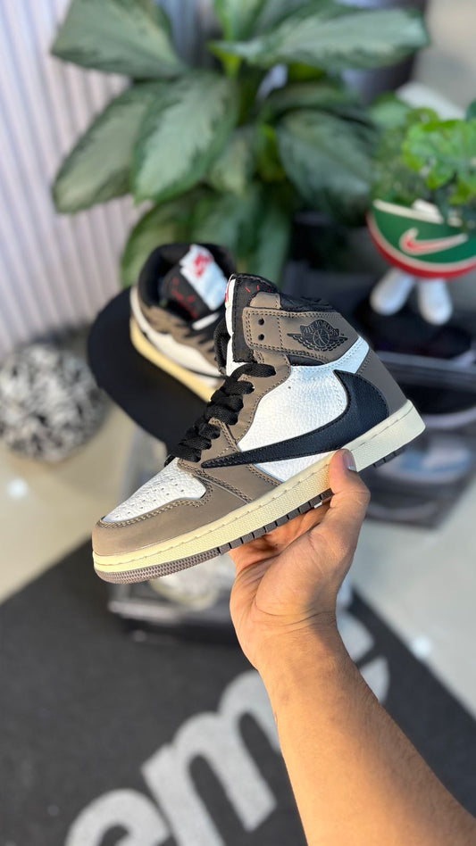 NIKE JORDAN RETRO 1 TRAVIS SCOTT BLANCO CAFE