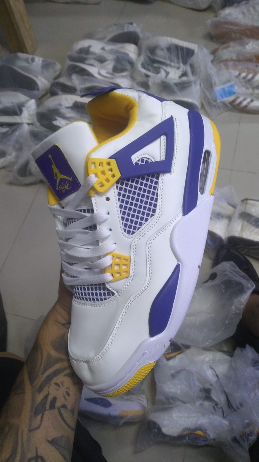 RETRO 4 BLANCA MORADA PROMO MASTER