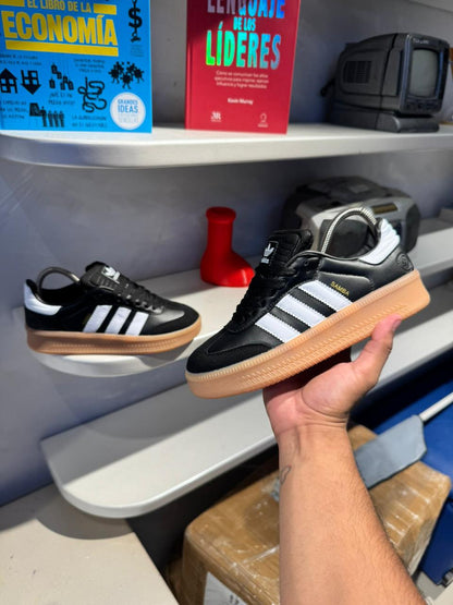 SAMBA PLATAFOMA NEGRO BLANCO