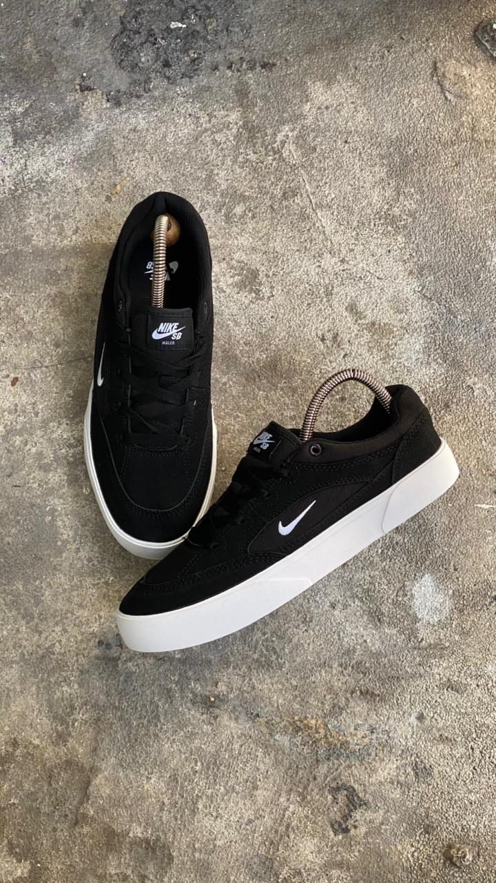 NIKE SB TABLA NEGRO BLANCO