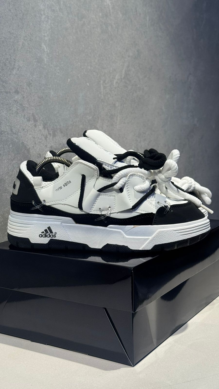 NEW SHITA BLANCO NEGRO